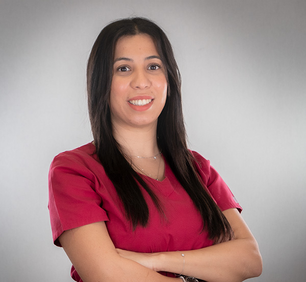 DR Nadine FARAHAT Dentista del Centro Dentario Champel